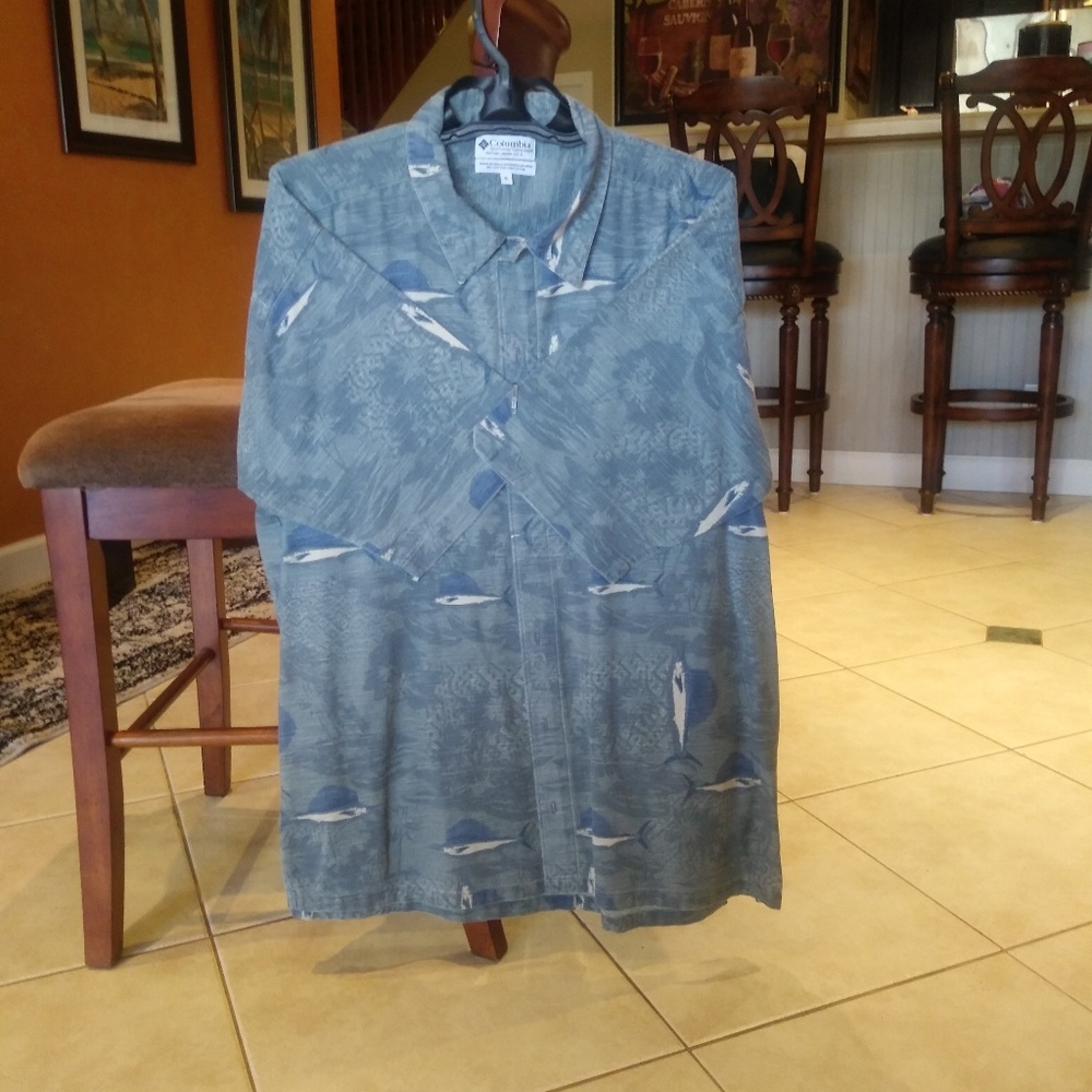 A mens Columbia Fishing Shirt